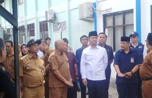 Tekankan Pentingnya Kemandirian dan Semangat Belajar Siswa, Menteri Transmigrasi Kunjungi SMPN 1 Pandeglang Kunjungan Menteri Transmigrasi RI Muhammad Iftitah Sulaiman Suryanagara ke Pandeglang
