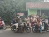Koramil 0102/Cadasari Bagikan Masker ke Pengguna Jalan Antisipasi Dampak Debu Vulkanik Gunung Anak Krakatau Membagikan masker ke para pengguna jalan