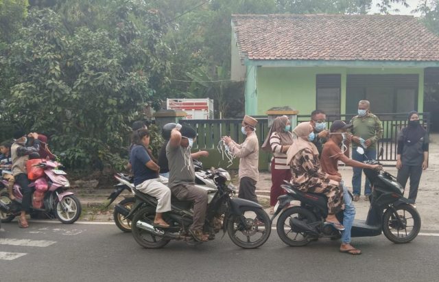 IMG-20260906-WA0019 Membagikan masker ke para pengguna jalan