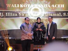 Wali Kota Banda Aceh Raih Penghargaan SMSI Aceh Awards sebagai Penggerak Inovasi Daerah Penyerahan penghargaan SMSI Aceh Awards