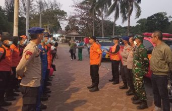 Rombongan Jurnalis Hilang Kontak Saat akan Meliput di Selat Sunda, Polda Banten Bersama Basarnas Lakukan Pencarian Pencarian rombongan jurnalis yang hilang kontak di perairan Selat Sunda