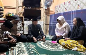 Raden Dewi Jenguk Keluarga Korban Hilang Bersama Lima Jurnalis di Selat Sunda Bupati Pandeglang Raden Dewi Setiani