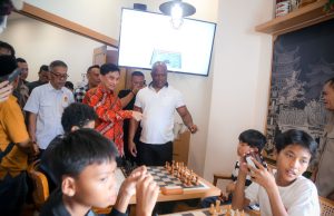 Wagub Banten Achmad Dimyati Tanding Catur Persahabatan dengan GM Maurice Asley Wagub Banten Achmad Dimyati Natakusumah