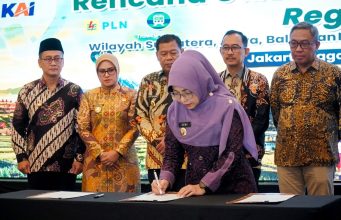 Bupati Dewi Teken Komitmen Bersama Percepatan Penyusunan Rencana Detail Tata Ruang Bersama ATR/BPN Bupati Raden Dewi Setiani menandatangani komitmen bersama percepatan penyusunan RDTR Region I bersama Kementerian ATR/BPN