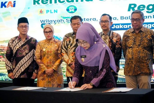 IMG-20260930-WA0007 Bupati Raden Dewi Setiani menandatangani komitmen bersama percepatan penyusunan RDTR Region I bersama Kementerian ATR/BPN