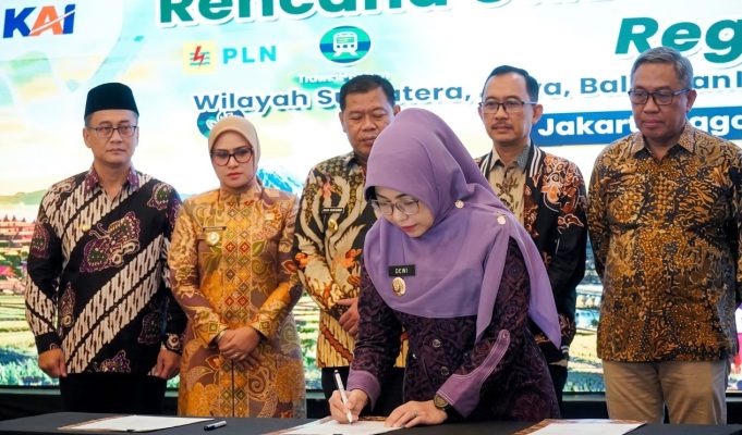 Bupati Dewi Teken Komitmen Bersama Percepatan Penyusunan Rencana Detail Tata Ruang Bersama ATR/BPN Bupati Raden Dewi Setiani menandatangani komitmen bersama percepatan penyusunan RDTR Region I bersama Kementerian ATR/BPN