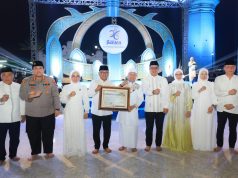 Ustaz Das’ad Latif Ingatkan Gubernur Agar Terus Tingkatkan Kualitas Pendidikan di Banten Ustaz Das'ad Latif foto bersama usai menyampaikan tausiah di acara HUT ke- 26 Provinsi Banten