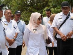 Dukung Kelancaran Mobilitas Masyarakat, Pemkab Pandeglang akan Bangun Jalan Reforma Cimanis-Sobang Bupati Pandeglang Raden Dewi Setiani saat melakukan monitoring rencana pembangunan jalan Kampung Reforma Cimanis-Sobang