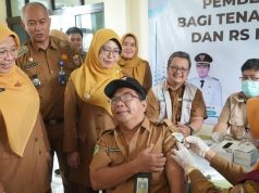 Cegah Masyarakat Terpapar Virus, Pemkab Pandeglang Kerja Sama PT Kalbe Farma Gelar Vaksinasi Influenza Seribu Dosis Vaksinasi influenza terhadap tenaga kesehatan