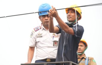 Jaga Keindahan Kota, Diskomsantik Pandeglang Tertibkan Kabel Fiber Optik di Sepanjang Jalan Protokol Penertiban kabel fiber optik di sepanjang ruas jalan protokol Kabupaten Pandeglang