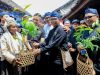 Gubernur Banten Andra Soni Sebut Masyarakat Adat Baduy Teladan Menjaga Keseimbangan Antara Manusia dan Alam Warga masyarakat adat Baduy