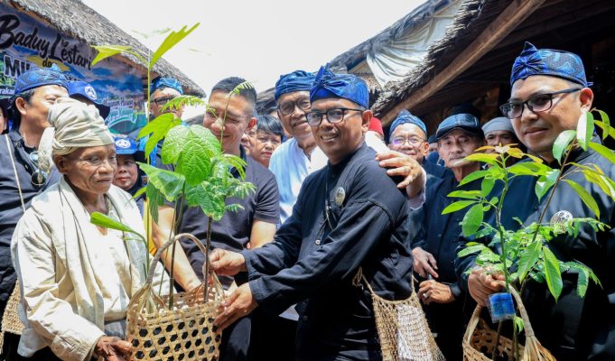 Gubernur Banten Andra Soni Sebut Masyarakat Adat Baduy Teladan Menjaga Keseimbangan Antara Manusia dan Alam Warga masyarakat adat Baduy