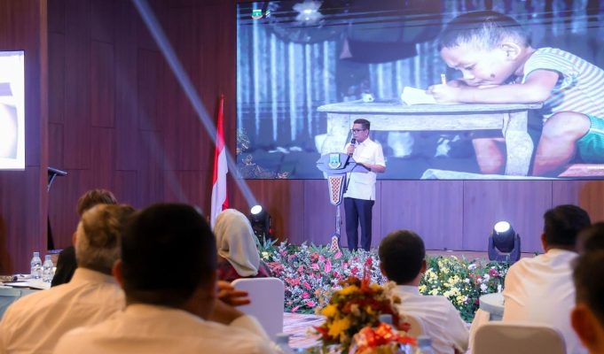 Gubernur Banten Andra Soni Ingatkan Jajaran Pemprov agar Jaga Amanah dan Kepercayaan Masyarakat Gubernur Banten Andra Soni menyampaikan sambutan pada Workshop Integritas